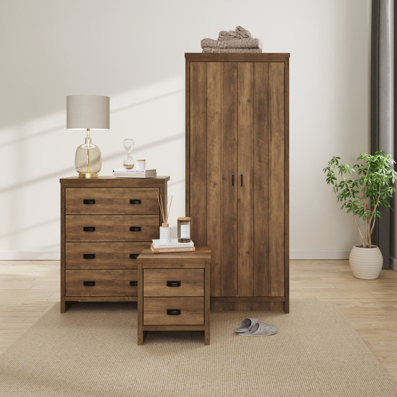 GFW Chest of Drawers Boston 4 Drawer Chest Knotty Oak Bed Kings