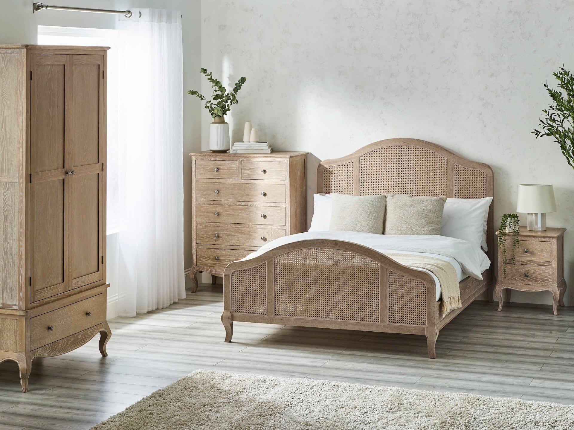Julian Bowen Wood Bed Fleur Rattan Bed - Light Oak Bed Kings