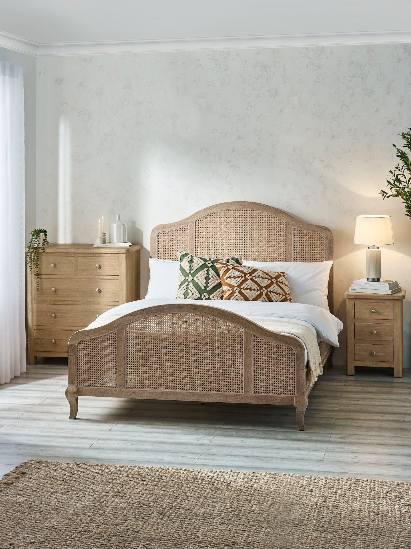 Julian Bowen Wood Bed Fleur Rattan Bed - Light Oak Bed Kings
